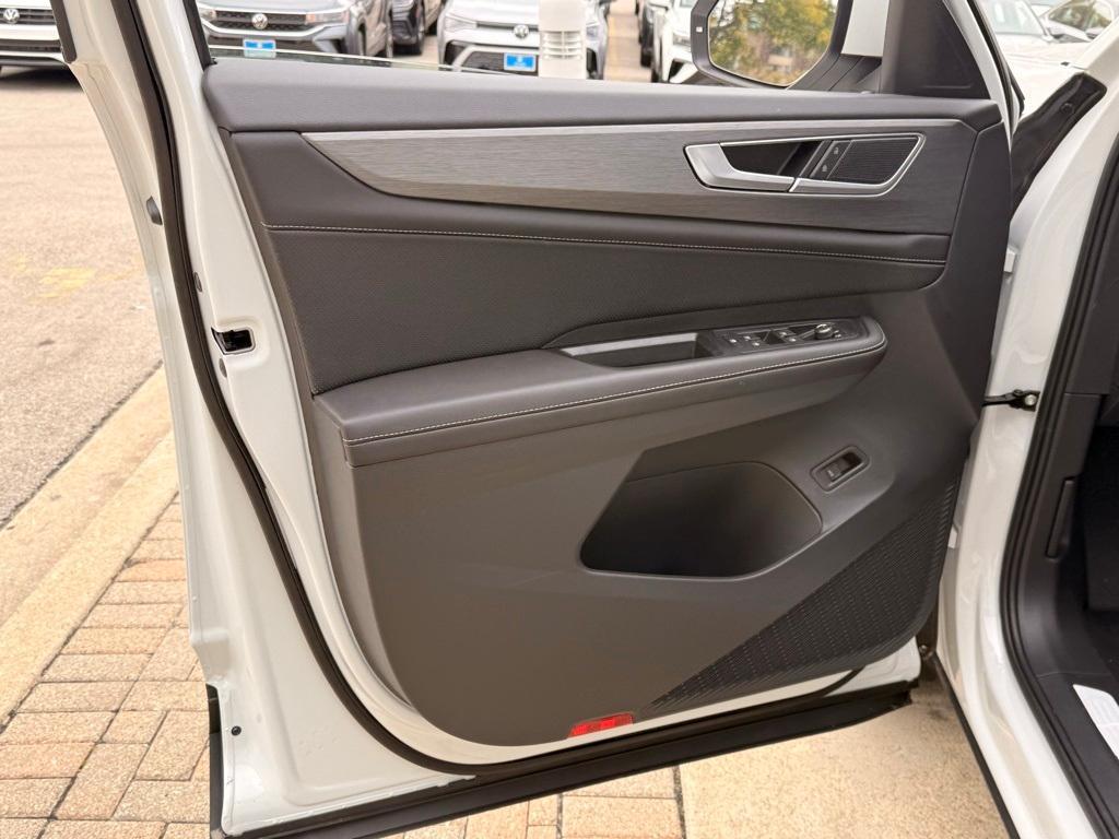 new 2026 Volkswagen Atlas Cross Sport car, priced at $47,052