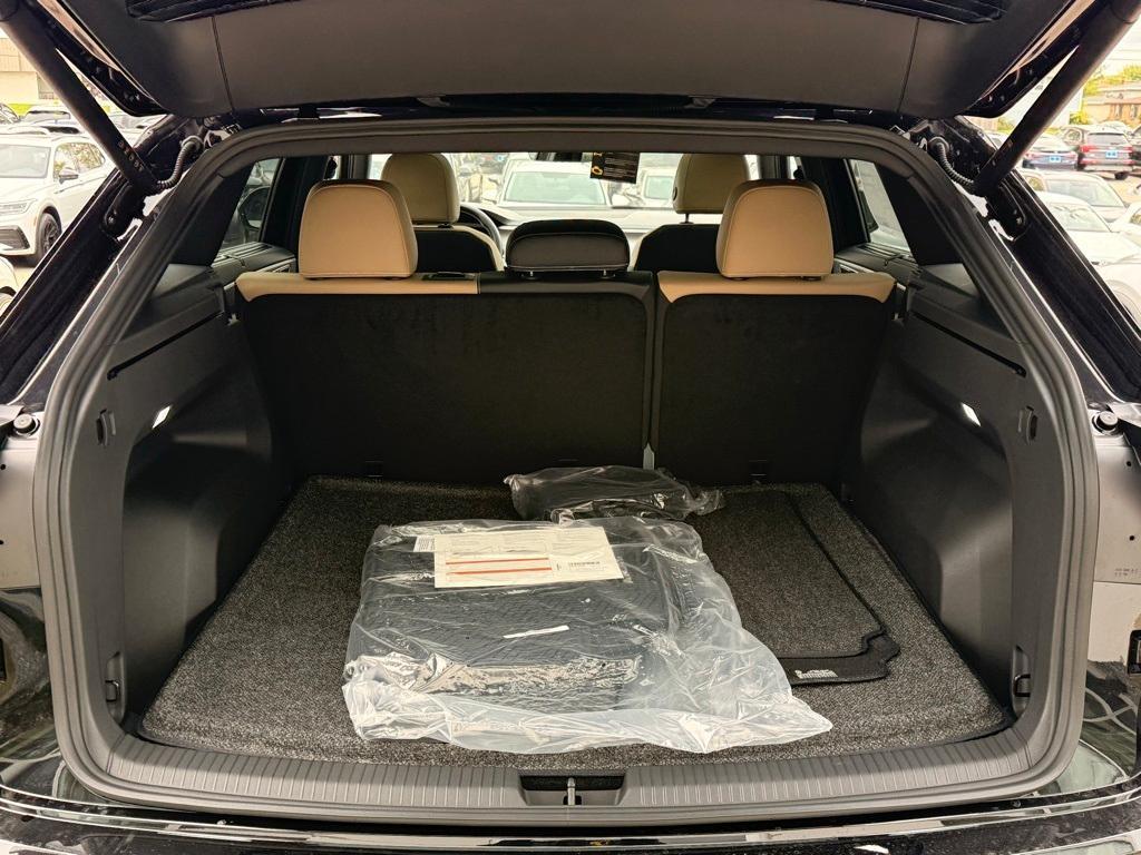 new 2026 Volkswagen Atlas Cross Sport car, priced at $45,703