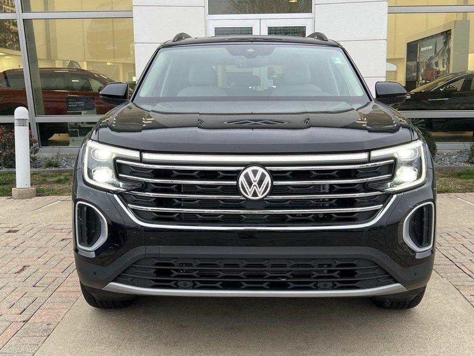 new 2025 Volkswagen Atlas car, priced at $44,183