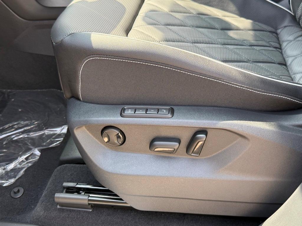 new 2025 Volkswagen Atlas car, priced at $51,411