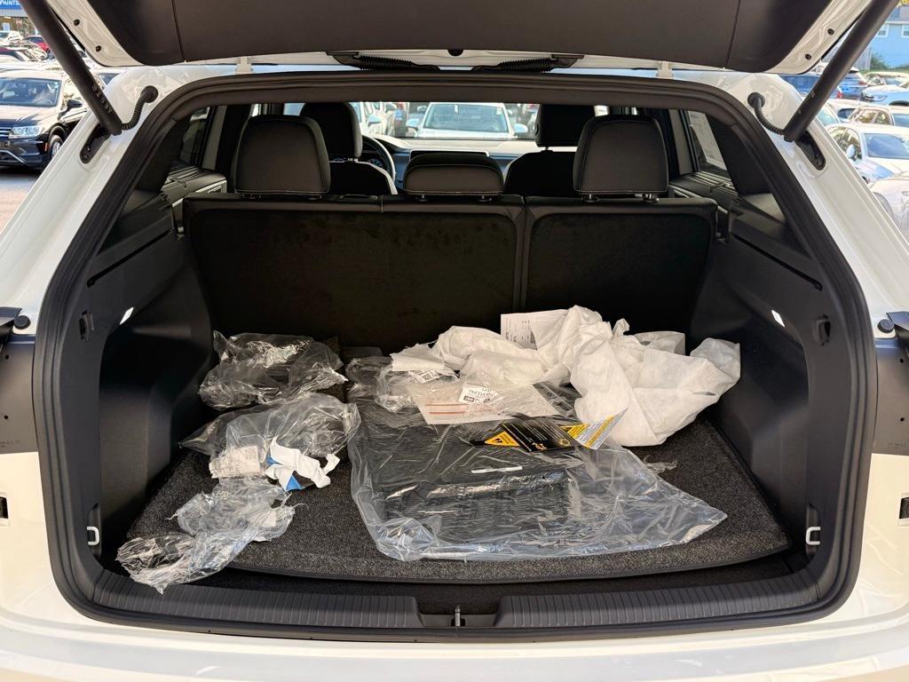 new 2026 Volkswagen Atlas Cross Sport car, priced at $46,652