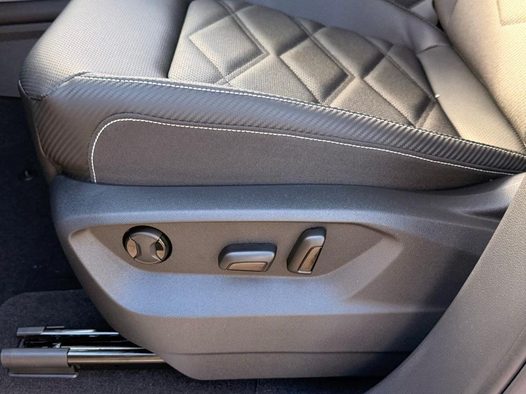 new 2026 Volkswagen Atlas Cross Sport car, priced at $46,652