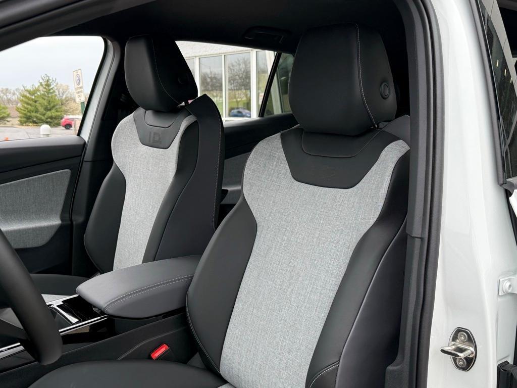 new 2025 Volkswagen ID.4 car, priced at $44,495