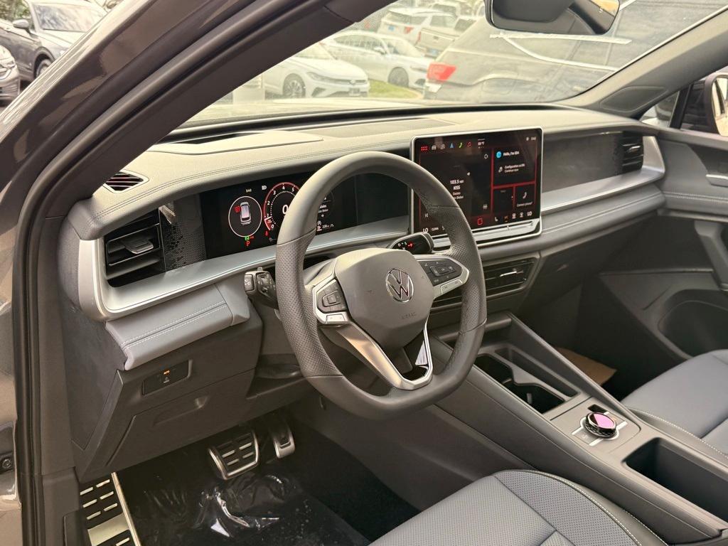 new 2025 Volkswagen Tiguan car, priced at $37,298
