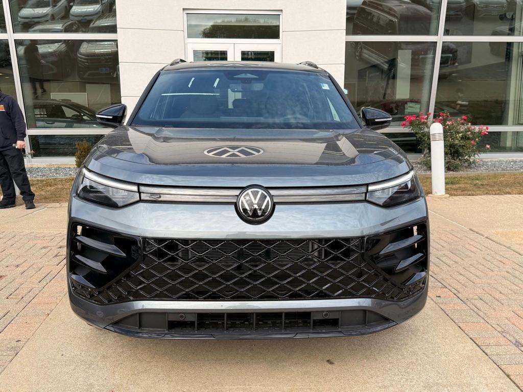 new 2025 Volkswagen Tiguan car, priced at $37,298
