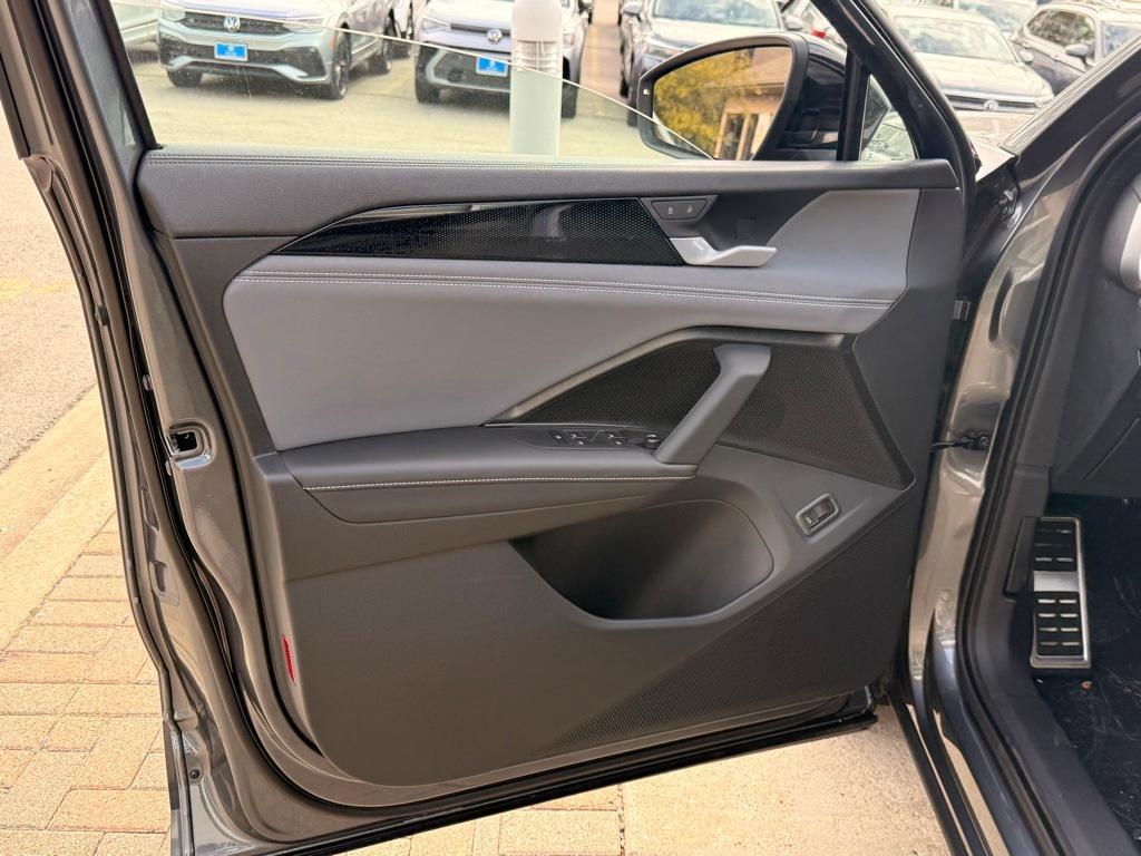 new 2025 Volkswagen Tiguan car, priced at $37,298