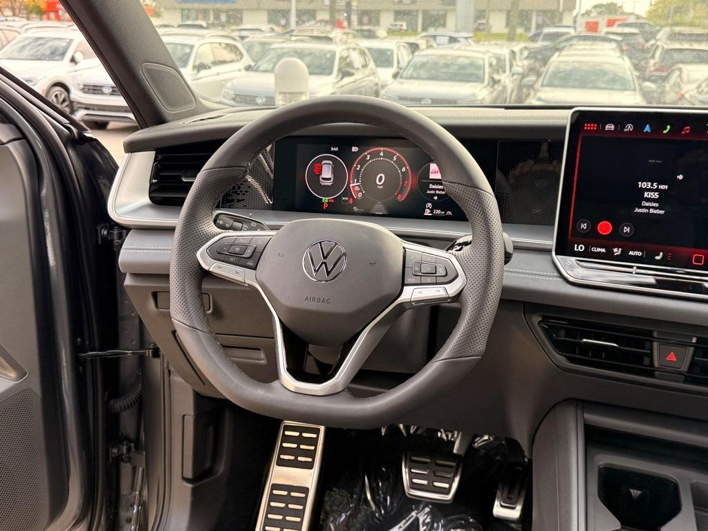 new 2025 Volkswagen Tiguan car, priced at $37,298