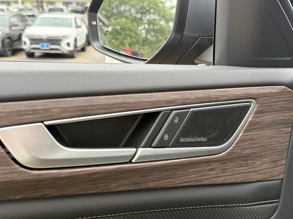new 2025 Volkswagen Atlas car, priced at $53,509