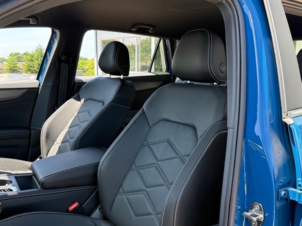 new 2025 Volkswagen Atlas Cross Sport car, priced at $37,020