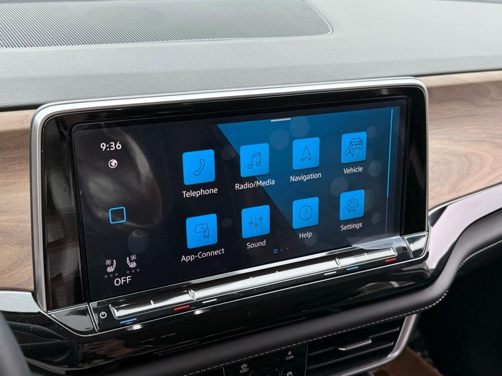 used 2024 Volkswagen Atlas car, priced at $42,651
