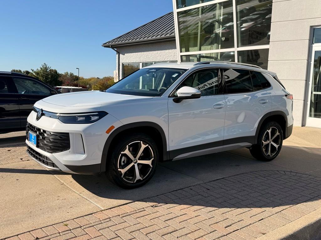 new 2025 Volkswagen Tiguan car, priced at $33,238