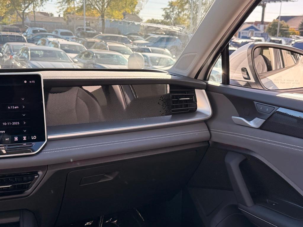 new 2025 Volkswagen Tiguan car, priced at $33,238