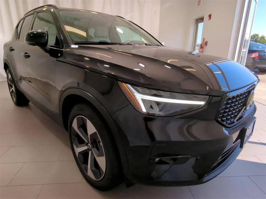 used 2023 Volvo XC40 car, priced at $30,991