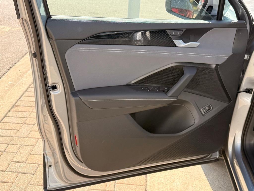 new 2025 Volkswagen Tiguan car, priced at $32,913