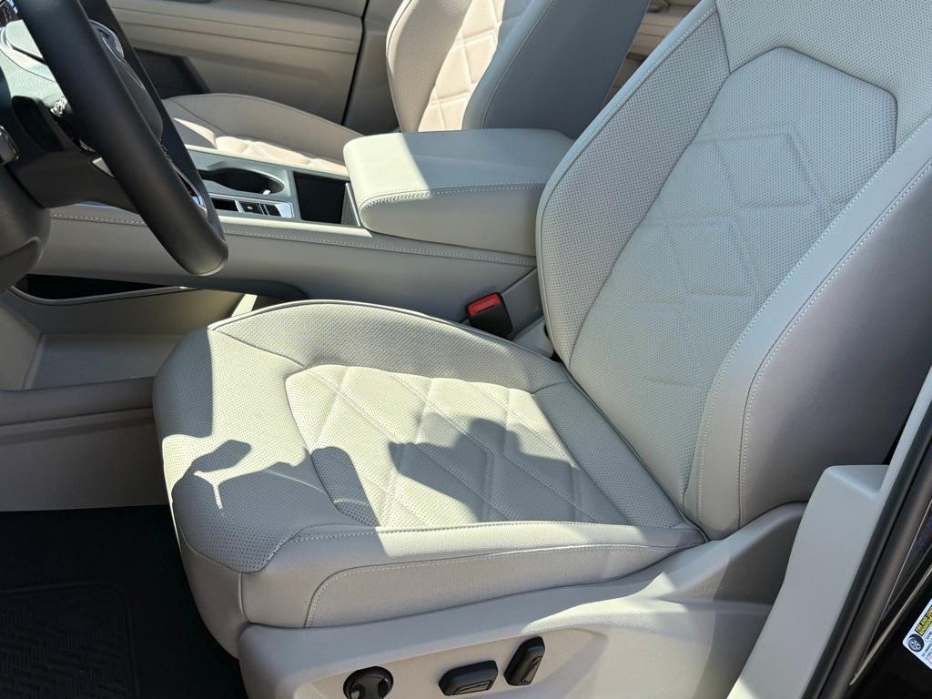 new 2025 Volkswagen Atlas car, priced at $37,136