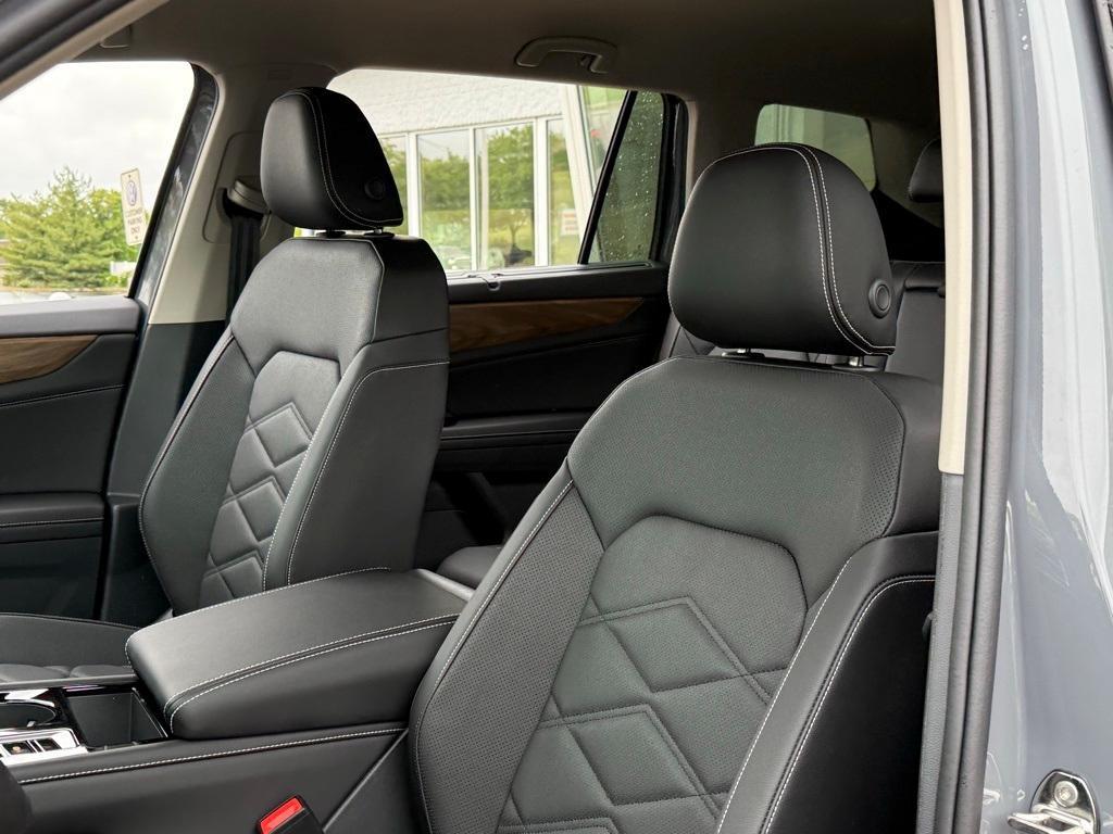 new 2025 Volkswagen Atlas car, priced at $44,616