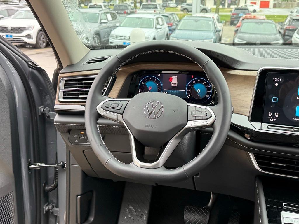 new 2025 Volkswagen Atlas car, priced at $44,616