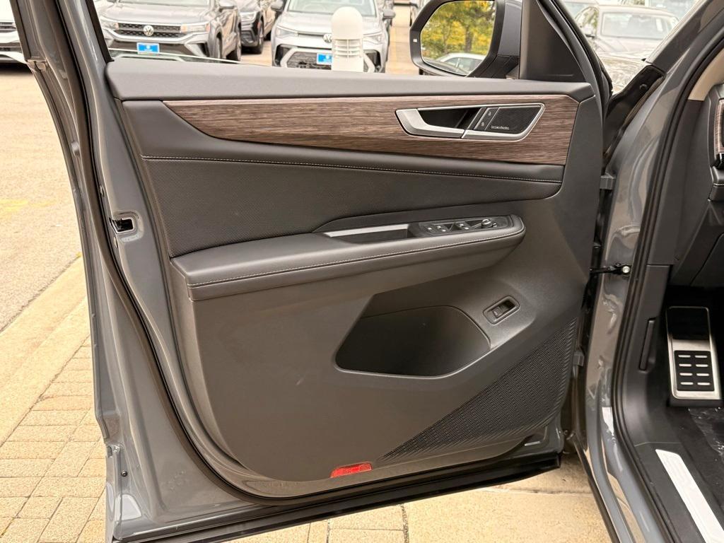 new 2026 Volkswagen Atlas car, priced at $54,911