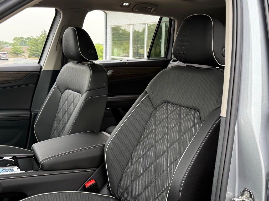 new 2025 Volkswagen Atlas car, priced at $53,509