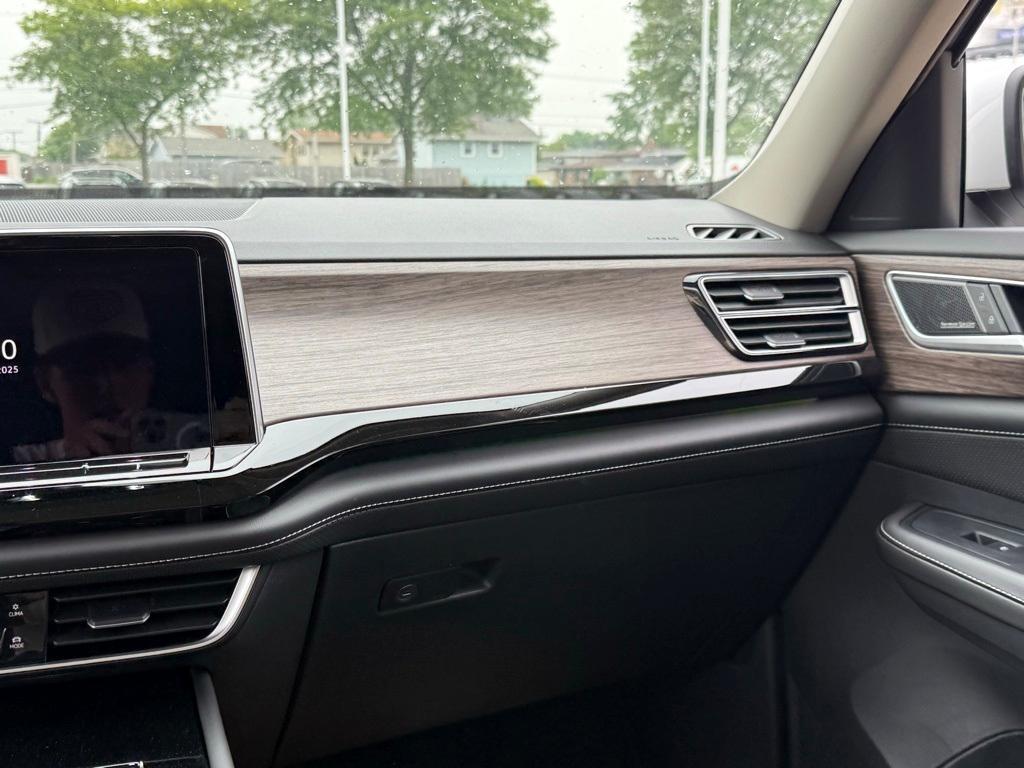 new 2025 Volkswagen Atlas car, priced at $53,946