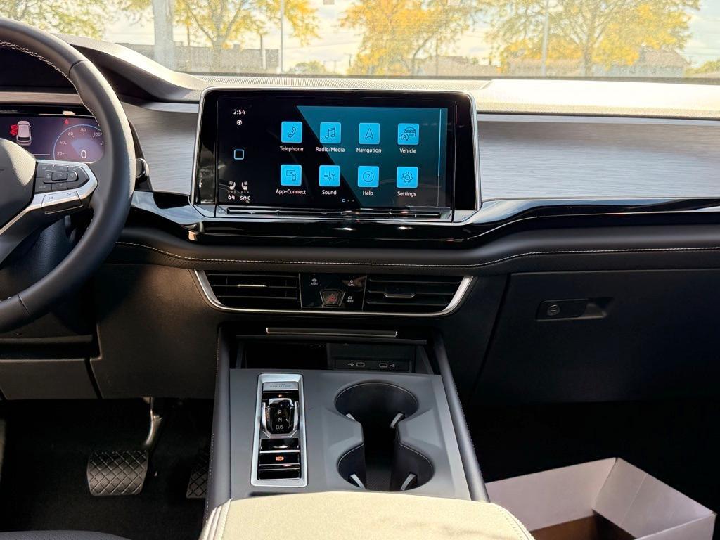 new 2026 Volkswagen Atlas Cross Sport car, priced at $40,524