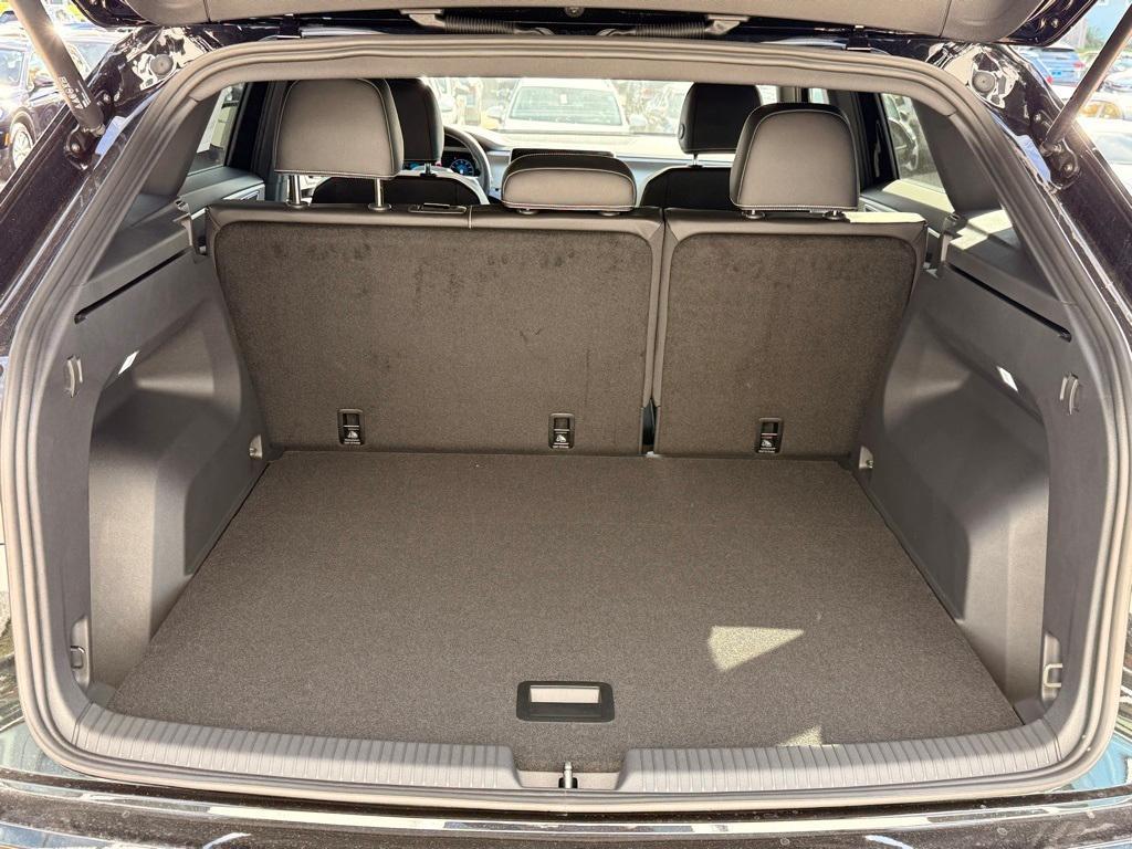 new 2026 Volkswagen Atlas Cross Sport car, priced at $40,524