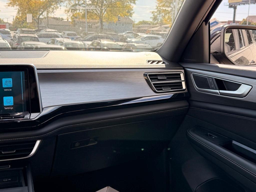 new 2026 Volkswagen Atlas Cross Sport car, priced at $40,524