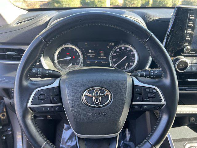 used 2022 Toyota Highlander car, priced at $34,749