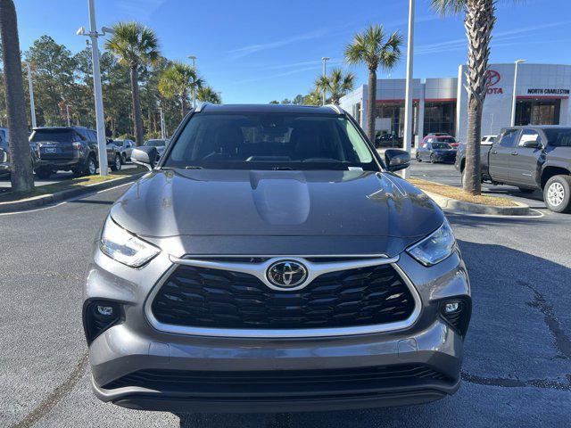 used 2022 Toyota Highlander car, priced at $34,749