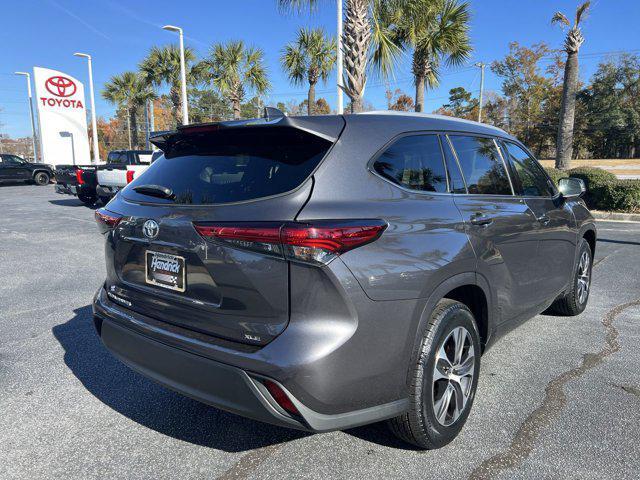 used 2022 Toyota Highlander car, priced at $34,749