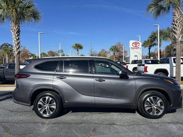 used 2022 Toyota Highlander car, priced at $34,749