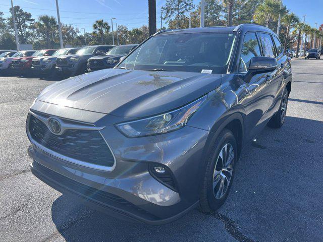 used 2022 Toyota Highlander car, priced at $34,749