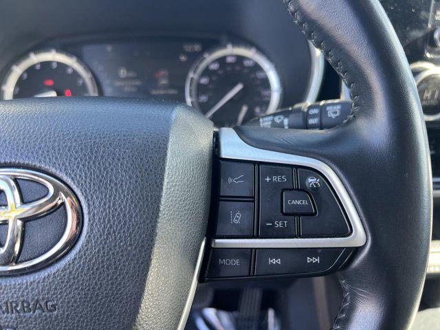 used 2022 Toyota Highlander car, priced at $34,749