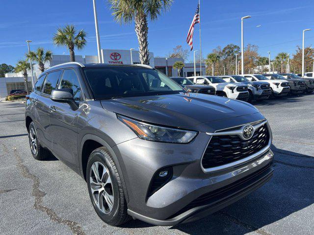 used 2022 Toyota Highlander car, priced at $34,749