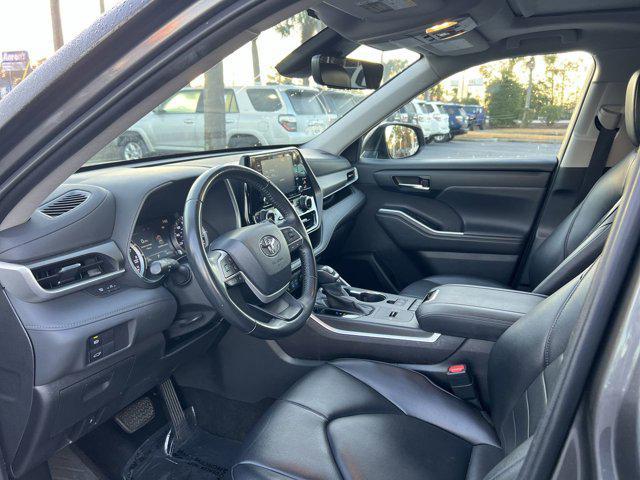 used 2022 Toyota Highlander car, priced at $34,488