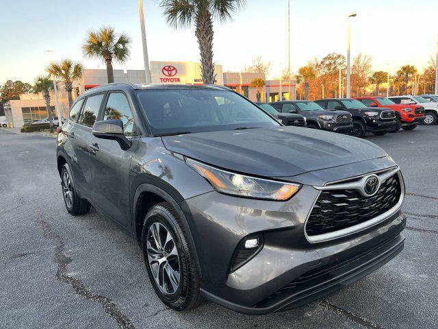 used 2022 Toyota Highlander car, priced at $34,488