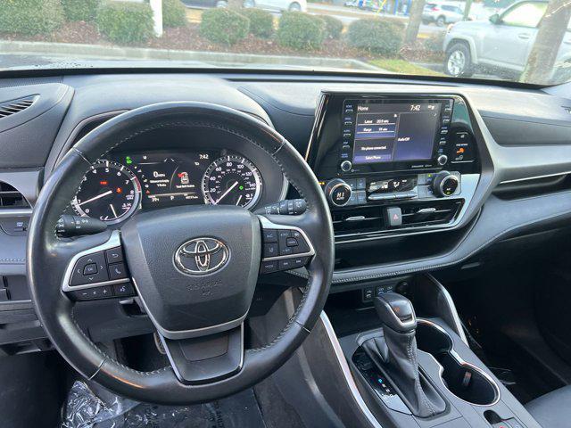 used 2022 Toyota Highlander car, priced at $34,488