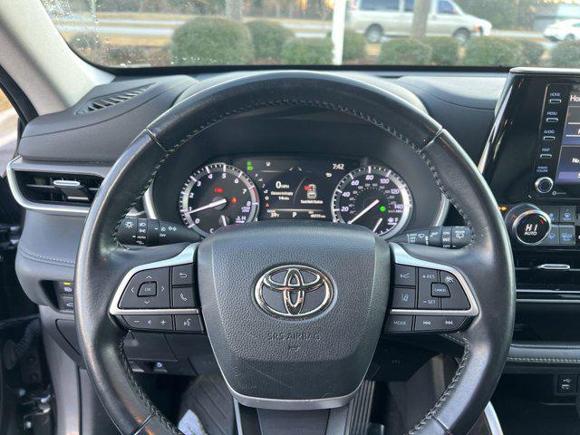 used 2022 Toyota Highlander car, priced at $34,488