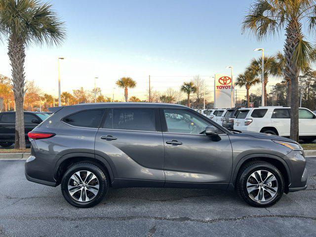 used 2022 Toyota Highlander car, priced at $34,488