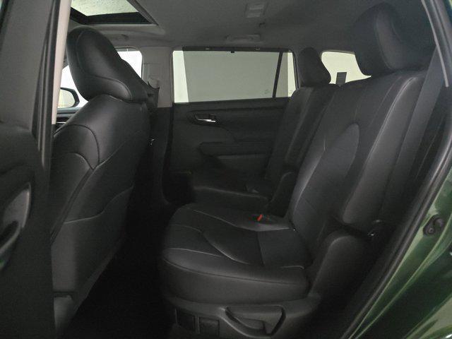 used 2024 Toyota Highlander car, priced at $39,998