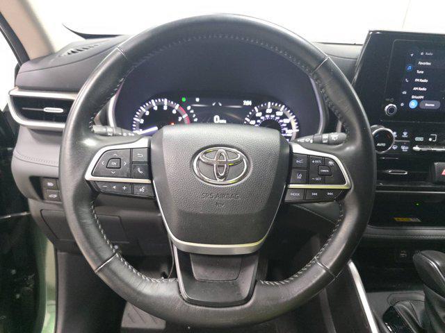 used 2024 Toyota Highlander car, priced at $39,998
