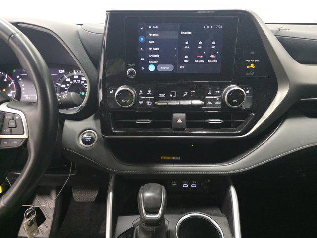 used 2024 Toyota Highlander car, priced at $39,998