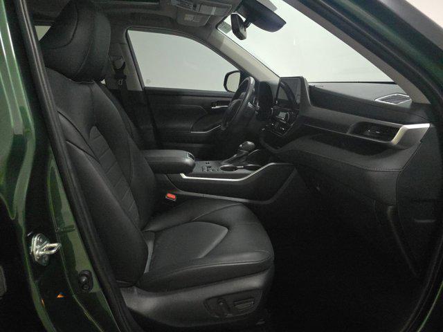 used 2024 Toyota Highlander car, priced at $39,998