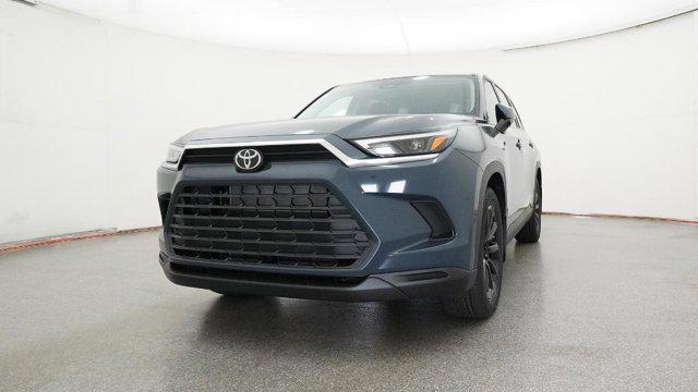 new 2026 Toyota Highlander Hybrid car, priced at $51,717