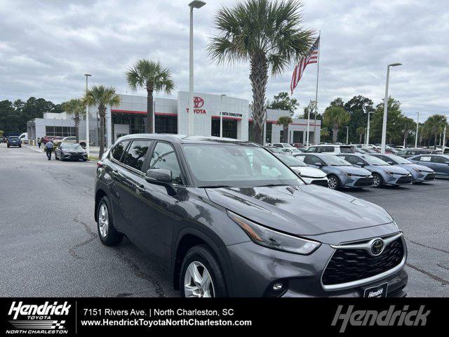 used 2023 Toyota Highlander car, priced at $34,998