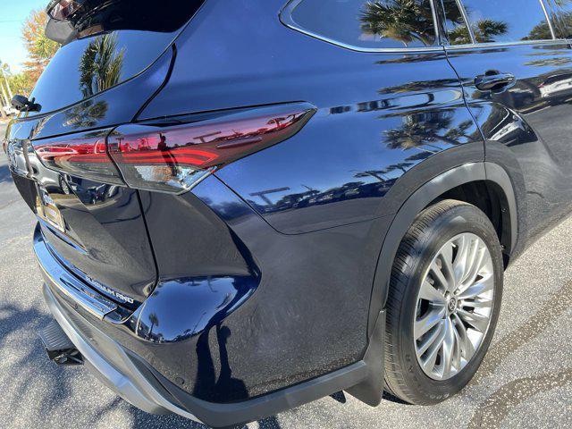 used 2025 Toyota Highlander car, priced at $50,678
