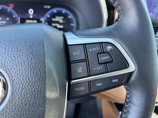 used 2025 Toyota Highlander car, priced at $50,678