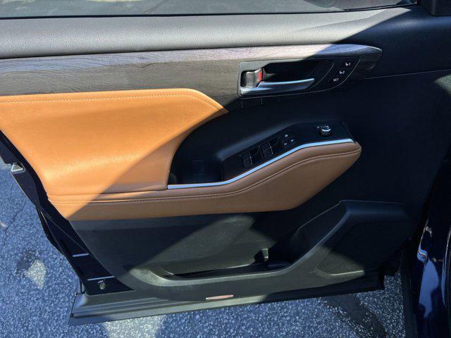 used 2025 Toyota Highlander car, priced at $50,678