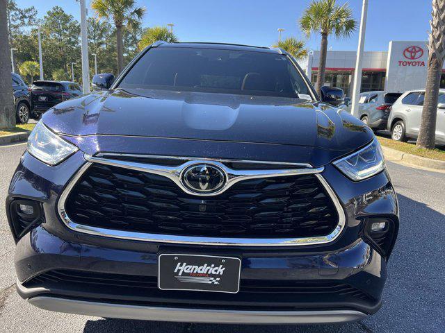 used 2025 Toyota Highlander car, priced at $50,678