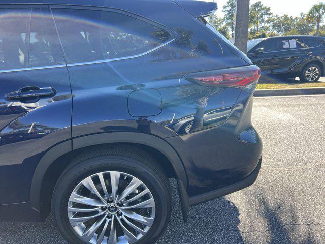 used 2025 Toyota Highlander car, priced at $50,678